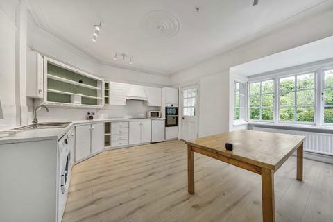 3 bedroom semi-detached house to rent, Victoria Road, London NW7