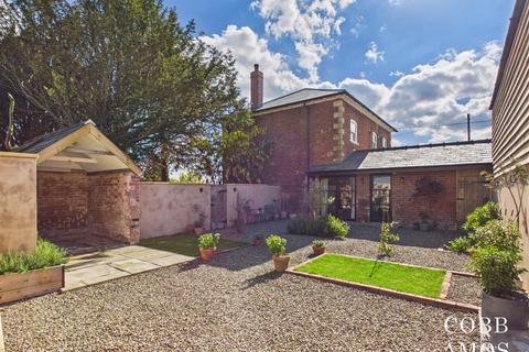 3 bedroom country house for sale, Stoke Prior with 2.71 acre plot