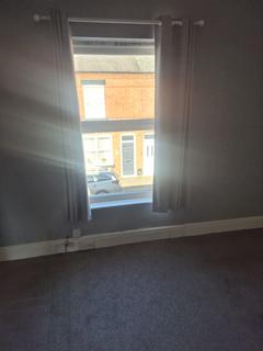 2 bedroom semi-detached house to rent, Granville Avenue, Long Eaton NG10