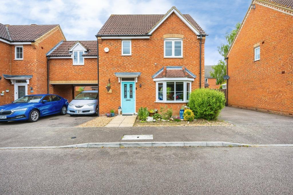 4 bedroom link detached house for sale
