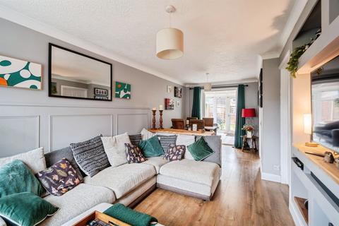3 bedroom end of terrace house for sale, Wicks Drive, CHIPPENHAM