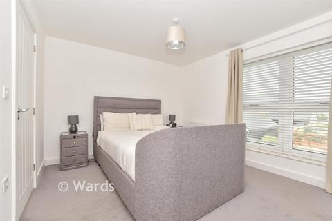 3 bedroom terraced house for sale, Conningbrook Avenue, Kennington, Ashford, Kent