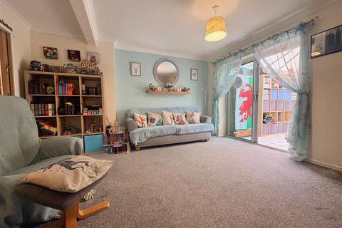 2 bedroom end of terrace house for sale, Lime Tree Road, Bilbrook, Wolverhampton