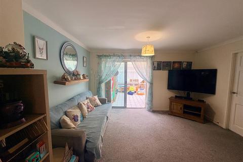 2 bedroom end of terrace house for sale, Lime Tree Road, Bilbrook, Wolverhampton