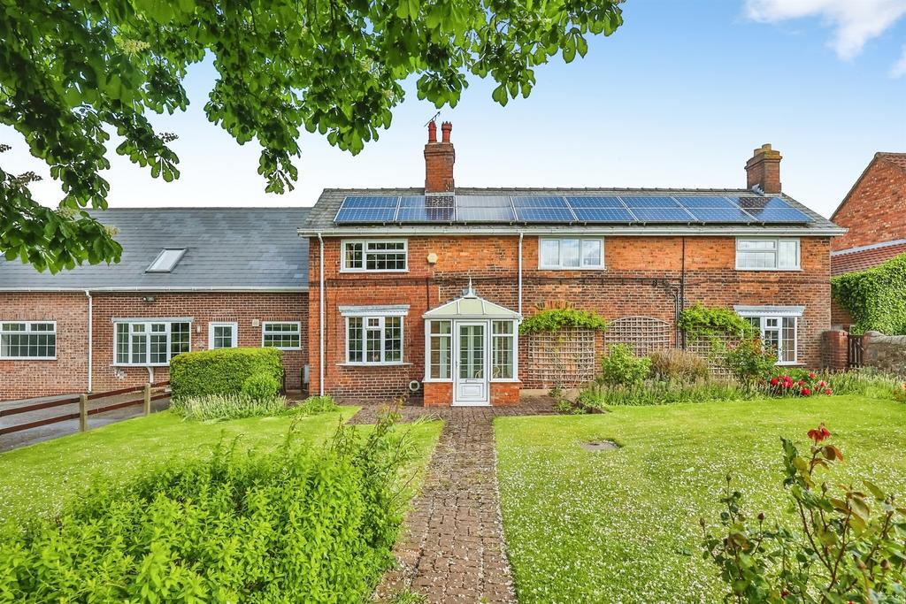 6 bedroom detached house for sale
