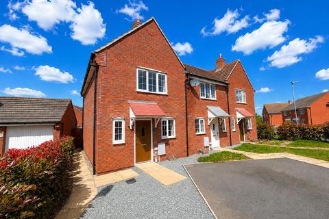 2 bedroom end of terrace house for sale, Crump Way, Evesham