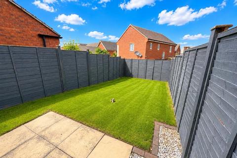 2 bedroom end of terrace house for sale, Crump Way, Evesham