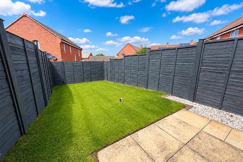 2 bedroom end of terrace house for sale, Crump Way, Evesham