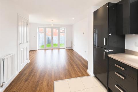 2 bedroom end of terrace house for sale, Crump Way, Evesham