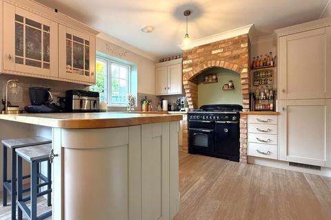 4 bedroom semi-detached house for sale, Westfield Avenue, Gloucester GL3