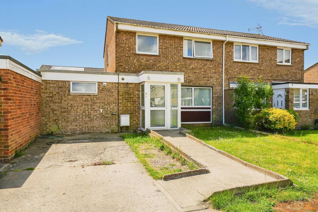 3 bedroom semi-detached house for sale