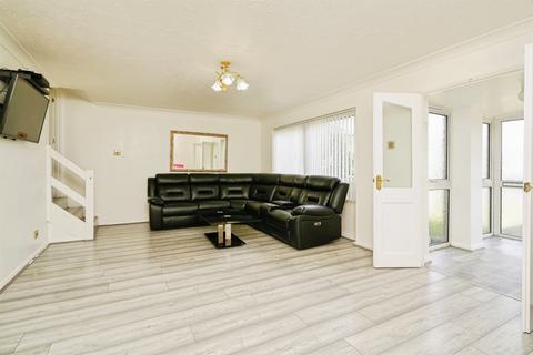 3 bedroom semi-detached house for sale, Lysander Close, Bicester