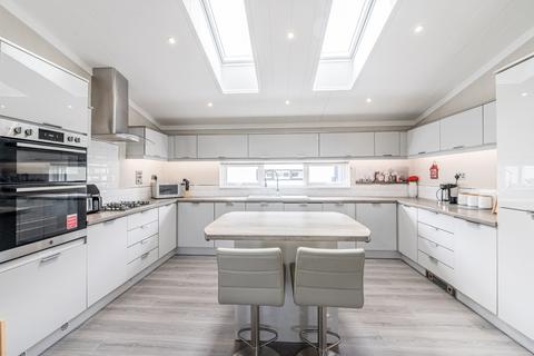 2 bedroom park home for sale, Canvey Island, Essex, SS8