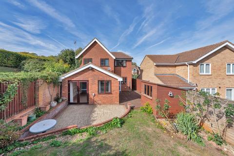 3 bedroom detached house for sale, Furze Grove, Royston SG8