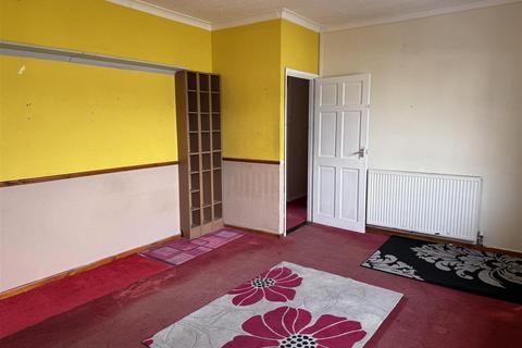 2 bedroom flat for sale, Moorland Road, St. Austell