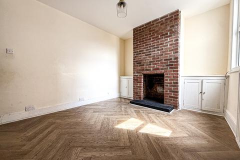 3 bedroom terraced house for sale, Grays Road, Taunton, Somerset. - NO CHAIN.