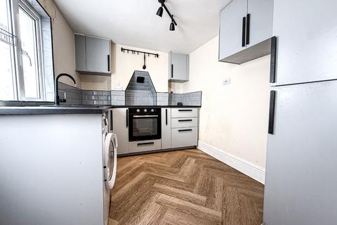 3 bedroom terraced house for sale, Grays Road, Taunton, Somerset. - NO CHAIN.