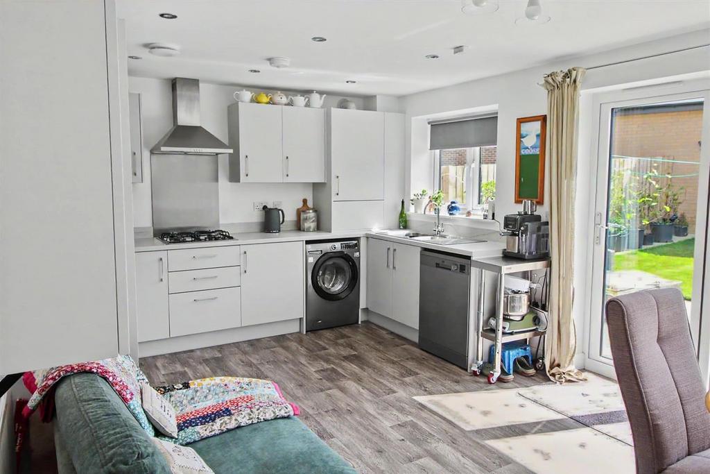 Kitchen / dining area