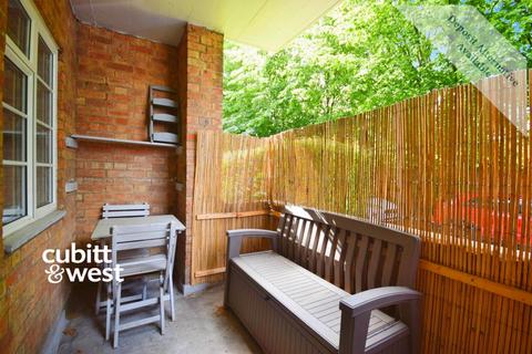 2 bedroom apartment to rent, Acre Lane Wallington SM6