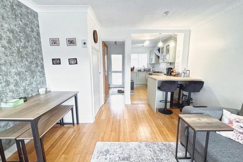 2 bedroom terraced house to rent, East Grinstead, RH19