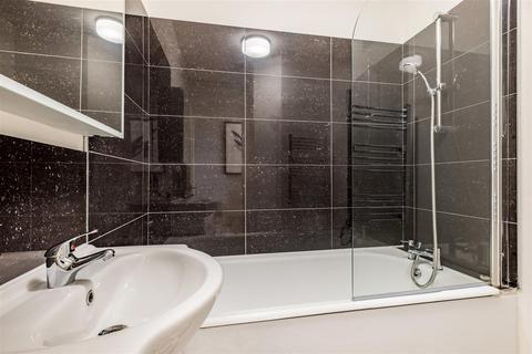 2 bedroom flat to rent, Fulham Road, London, SW3