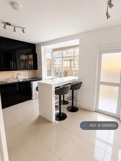 2 bedroom terraced house to rent, Lessingham Avenue, London, SW17