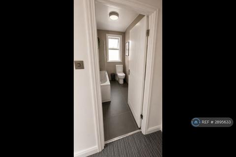 2 bedroom terraced house to rent, Lessingham Avenue, London, SW17