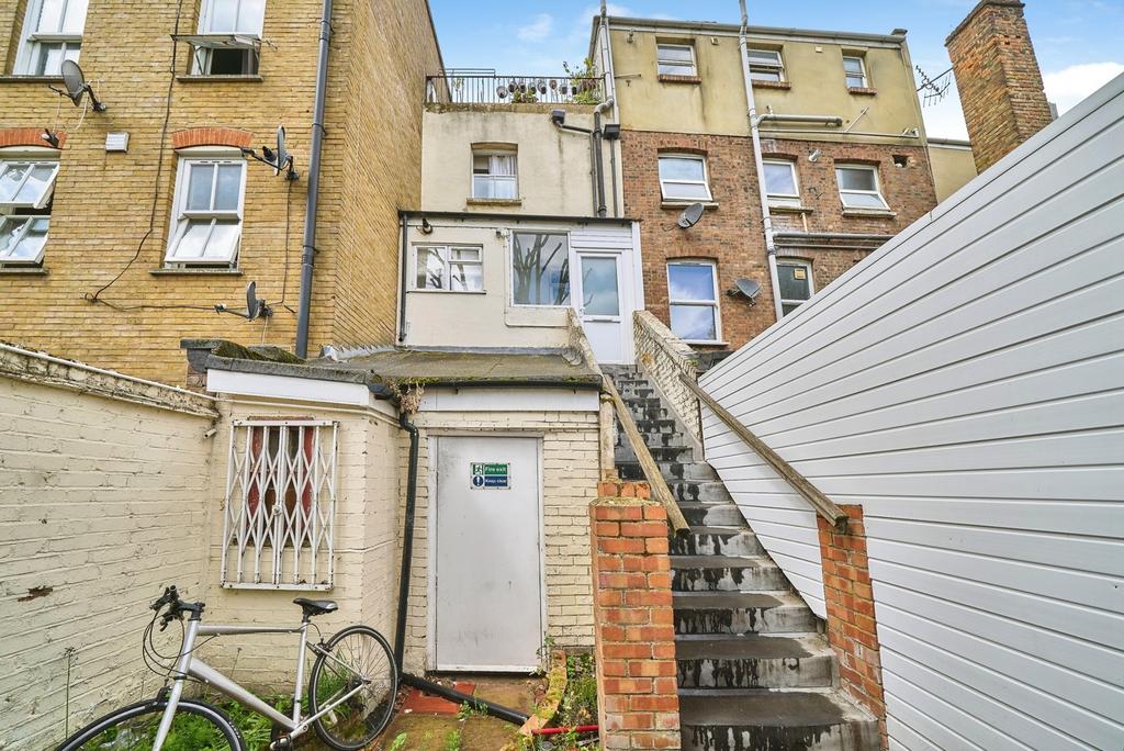 2 bedroom maisonette for sale
