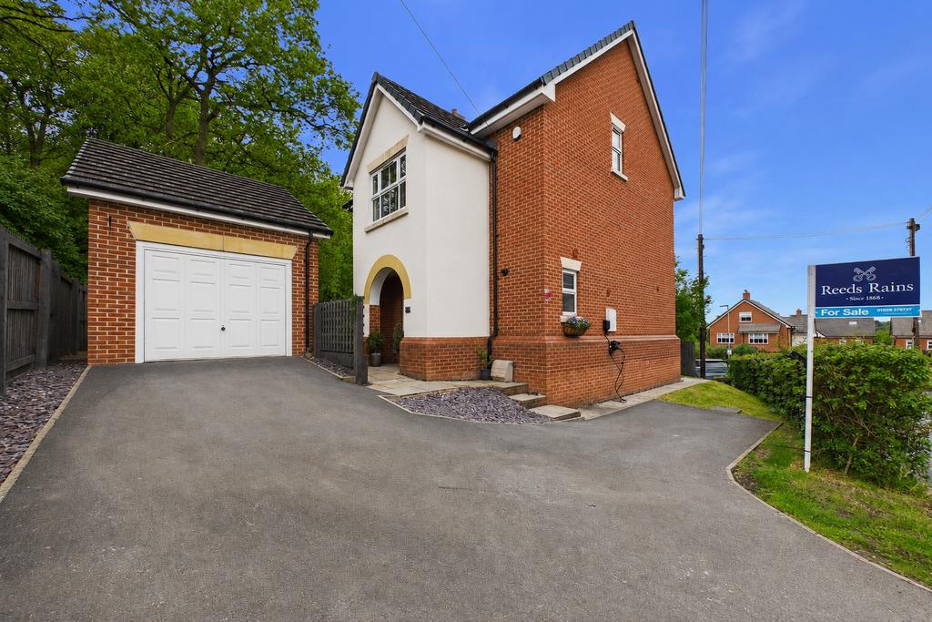 4 bedroom detached house for sale