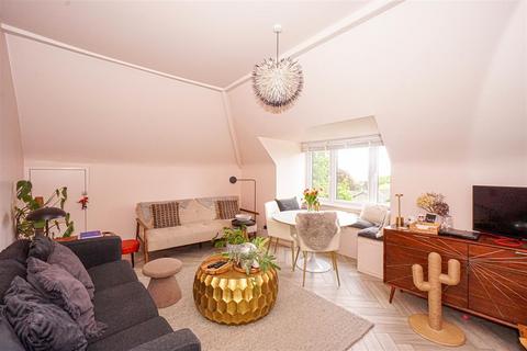 3 bedroom flat for sale, Hollington Park Road, St. Leonards-On-Sea