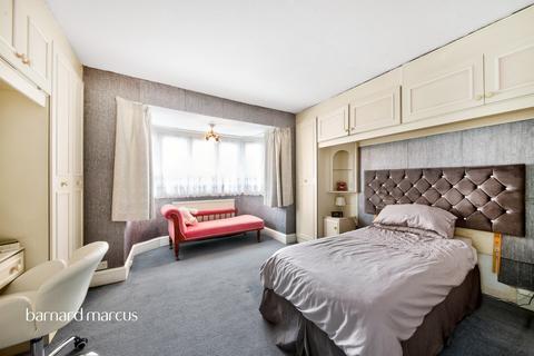 4 bedroom semi-detached house for sale, Parkside, London