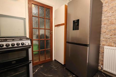 3 bedroom semi-detached house for sale, Thimblemill Road, SMETHWICK, West Midlands, B67