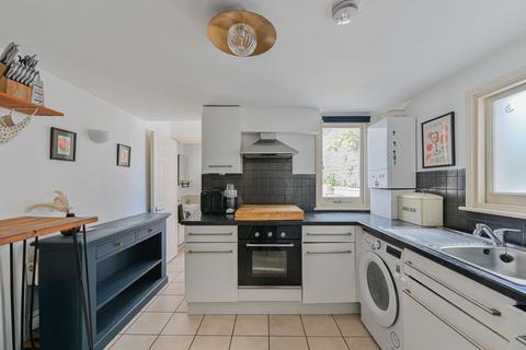 3 bedroom maisonette for sale, Shrubbery Road, Streatham, London, SW16