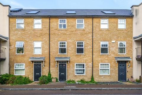 4 bedroom terraced house to rent, Renwick Drive, Bromley, Kent, BR2