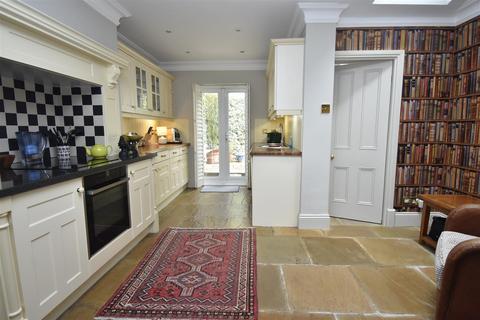 3 bedroom terraced house to rent, Scott Street, York