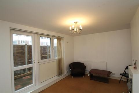 2 bedroom maisonette to rent, Alfred Street, London