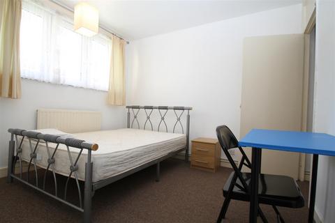 2 bedroom maisonette to rent, Alfred Street, London