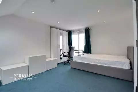 Studio to rent, London