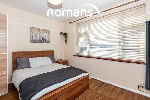 4 bedroom terraced house to rent, Doddsfield Road, Slough, SL2