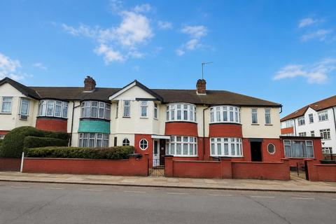 Studio to rent, Riverside Road, London