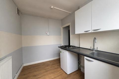 Studio to rent, Riverside Road, London