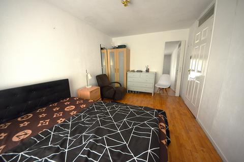 2 bedroom terraced house to rent, Heath Road, Clapham Old Town SW8