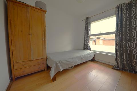 2 bedroom terraced house to rent, Heath Road, Clapham Old Town SW8