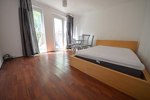 2 bedroom terraced house to rent, Heath Road, Clapham Old Town SW8