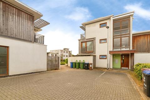2 bedroom ground floor flat for sale, Hartington Place, LETCHWORTH GARDEN CITY