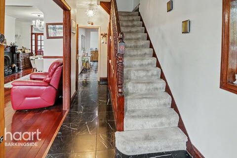 5 bedroom semi-detached house for sale, Stoneleigh Road, Clayhall