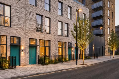 4 bedroom terraced house for sale, Henry Street, Surrey Quays