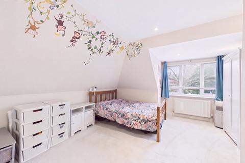 2 bedroom flat for sale, Connaught Road, Camberley, Surrey, GU15