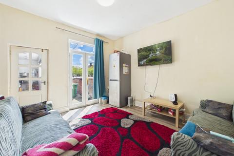 2 bedroom end of terrace house for sale, Russell Street, Greater Manchester OL6