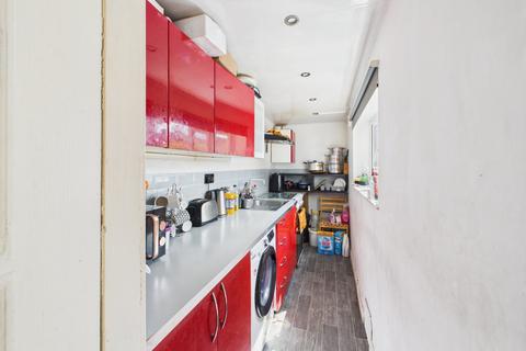 2 bedroom end of terrace house for sale, Russell Street, Greater Manchester OL6
